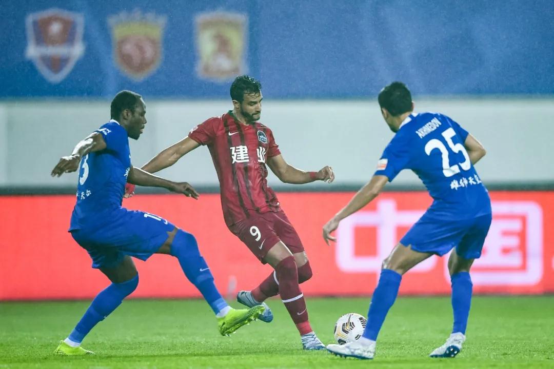 الجولة الحاسمةيوفنتوس ومانشستر سيتي يواجهان تحديات التأهل في دوري الأبطال