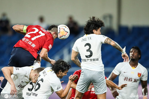 البحرين تتوج بكأس الخليج للمرة الثانية في التاريخ بعد الفوز على عُمان