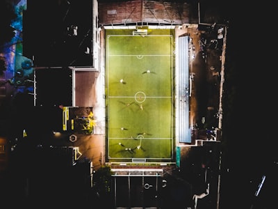 نوتنغهام فورست ومانشستر سيتيتاريخ من المنافسة والإثارة