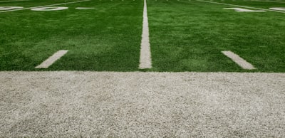 الاتحاد الإنجليزي لكرة القدم يحرم مدرباً من ممارسة النشاط لمدة 18 شهراً بسبب العنصرية